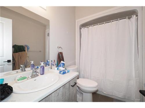 35 Belmont Avenue W, Kitchener, ON - Indoor Photo Showing Bathroom