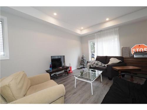 35 Belmont Avenue W, Kitchener, ON - Indoor Photo Showing Living Room
