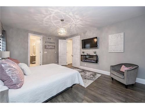 55 Valleyscape Drive, Kitchener, ON - Indoor Photo Showing Bedroom