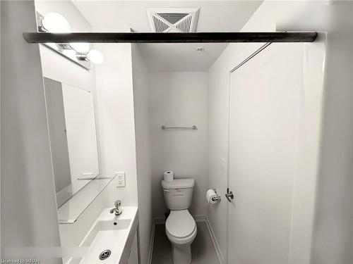 210-1800 Simcoe Street N, Oshawa, ON - Indoor Photo Showing Bathroom