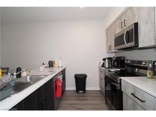 35 Belmont Avenue W, Kitchener, ON - Indoor Photo Showing Kitchen