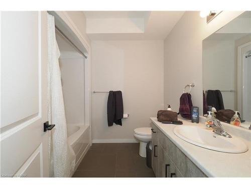 35 Belmont Avenue W, Kitchener, ON - Indoor Photo Showing Bathroom