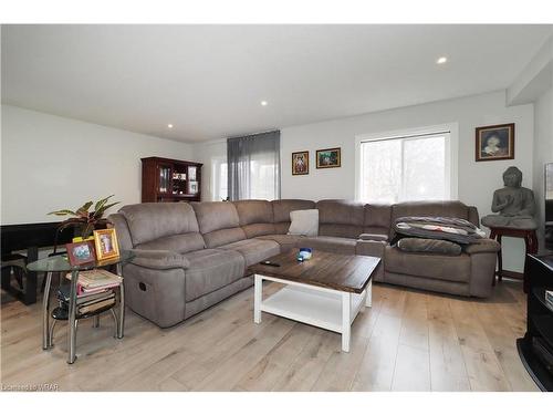 26 Edgewood Drive, Kitchener, ON - Indoor Photo Showing Living Room