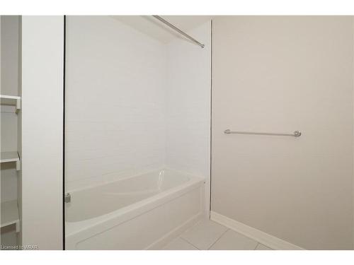 26 Edgewood Drive, Kitchener, ON - Indoor Photo Showing Bathroom