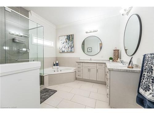114 Deer Creek Street, Kitchener, ON - Indoor Photo Showing Bathroom