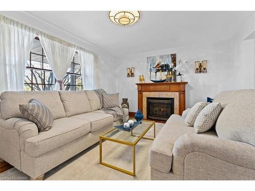 20 Confederation Drive, Niagara-On-The-Lake, ON - Indoor Photo Showing Living Room With Fireplace
