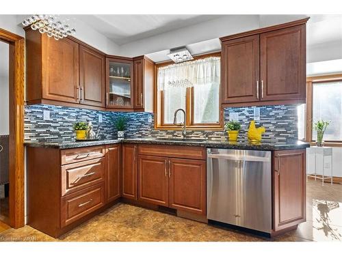 20 Confederation Drive, Niagara-On-The-Lake, ON - Indoor Photo Showing Kitchen