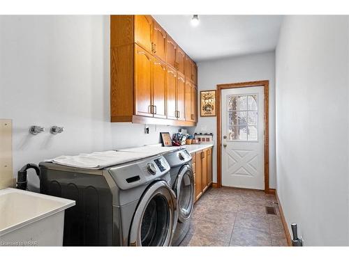 20 Confederation Drive, Niagara-On-The-Lake, ON - Indoor Photo Showing Laundry Room