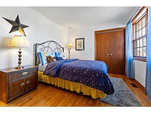 20 Confederation Drive, Niagara-On-The-Lake, ON - Indoor Photo Showing Bedroom