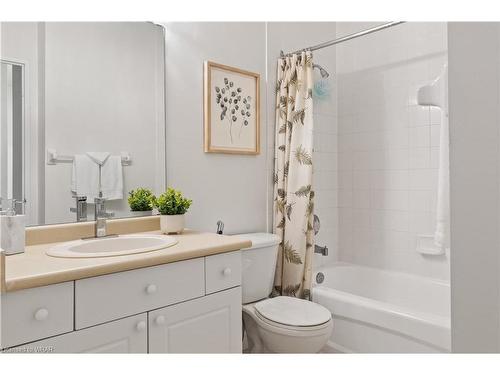 701-255 Keats Way, Waterloo, ON - Indoor Photo Showing Bathroom