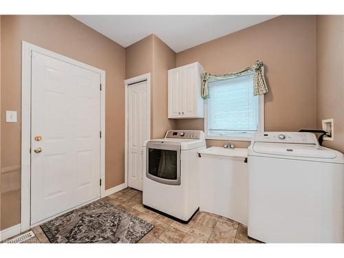 27 Parkhaven Drive, St. Jacobs, ON - Indoor Photo Showing Laundry Room