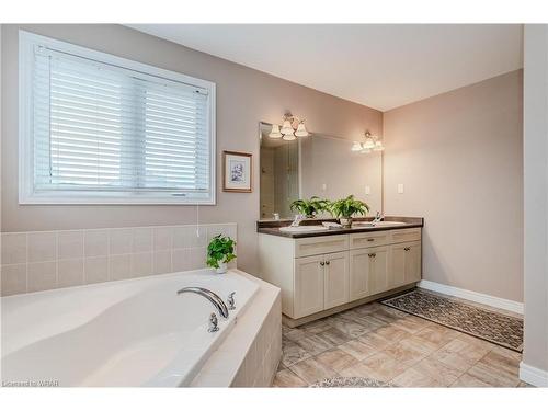 27 Parkhaven Drive, St. Jacobs, ON - Indoor Photo Showing Bathroom