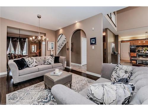 27 Parkhaven Drive, St. Jacobs, ON - Indoor Photo Showing Living Room