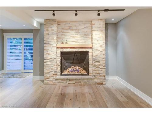 14 James Court, Heidelberg, ON - Indoor Photo Showing Living Room With Fireplace