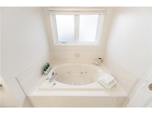223 Dorchester Place, Waterloo, ON - Indoor Photo Showing Bathroom
