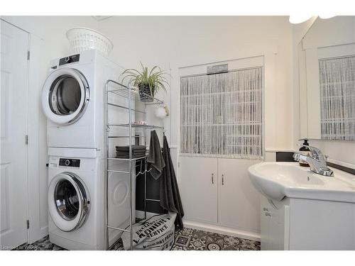 29 Todd Street, Cambridge, ON - Indoor Photo Showing Laundry Room