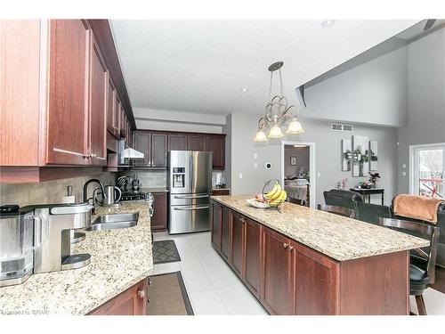 832 Normandy Drive, Woodstock, ON - Indoor Photo Showing Kitchen With Double Sink With Upgraded Kitchen