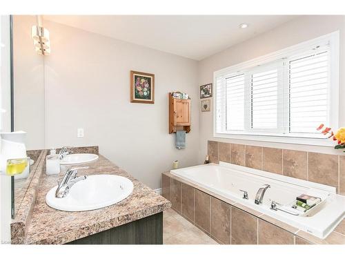 832 Normandy Drive, Woodstock, ON - Indoor Photo Showing Bathroom