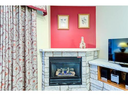 9-90 Highland Drive Drive, Oro-Medonte, ON - Indoor Photo Showing Living Room With Fireplace
