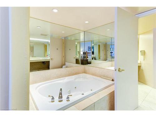 9-90 Highland Drive Drive, Oro-Medonte, ON - Indoor Photo Showing Bathroom