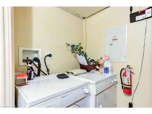 9-90 Highland Drive Drive, Oro-Medonte, ON - Indoor Photo Showing Laundry Room
