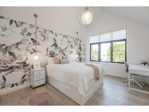35 Huntley Crescent, Kitchener, ON - Indoor Photo Showing Bedroom