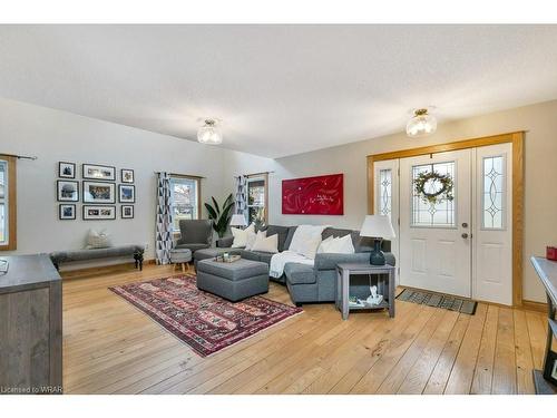 610 Wallace Avenue N, Listowel, ON - Indoor Photo Showing Living Room