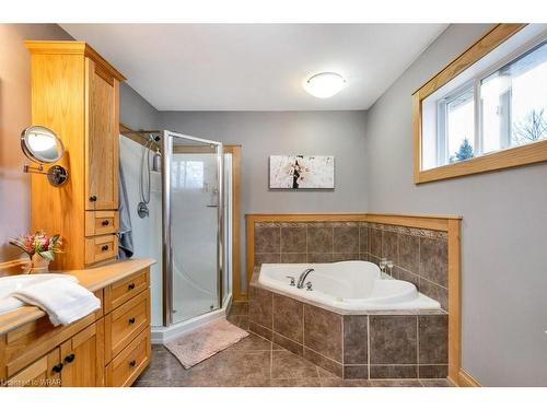 610 Wallace Avenue N, Listowel, ON - Indoor Photo Showing Bathroom