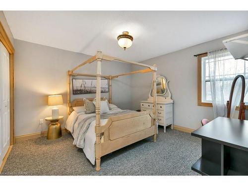 610 Wallace Avenue N, Listowel, ON - Indoor Photo Showing Bedroom