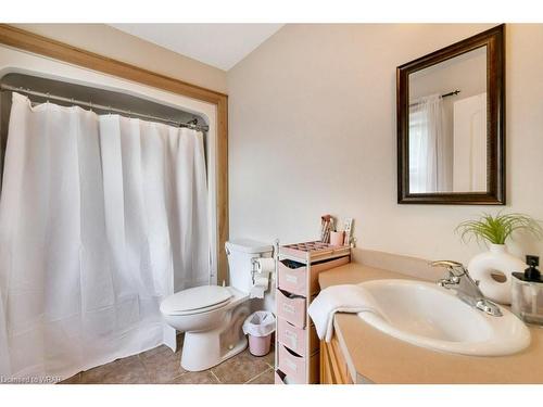 610 Wallace Avenue N, Listowel, ON - Indoor Photo Showing Bathroom