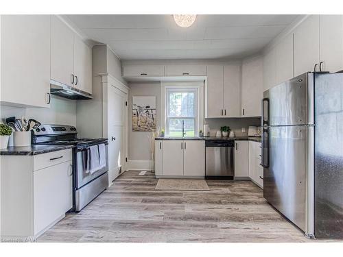 690 Wallace Avenue N, Listowel, ON - Indoor Photo Showing Kitchen With Stainless Steel Kitchen