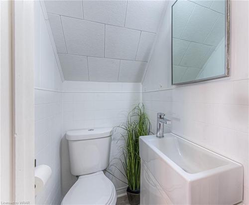 690 Wallace Avenue N, Listowel, ON - Indoor Photo Showing Bathroom