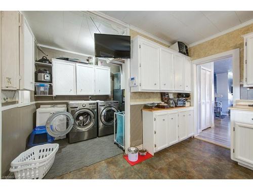 200 Park Street, Chatham, ON - Indoor Photo Showing Laundry Room