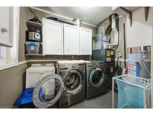 200 Park Street, Chatham, ON - Indoor Photo Showing Laundry Room