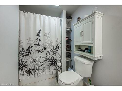 200 Park Street, Chatham, ON - Indoor Photo Showing Bathroom