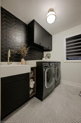 641 Wild Rye Street Street, Waterloo, ON - Indoor Photo Showing Laundry Room