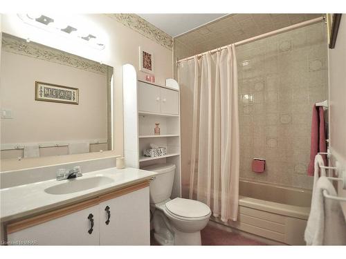 35-375 Holiday Inn Drive, Cambridge, ON - Indoor Photo Showing Bathroom