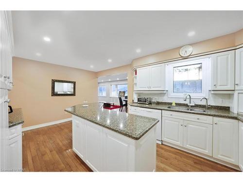 417 Stillmeadow Circle, Waterloo, ON - Indoor Photo Showing Kitchen With Double Sink