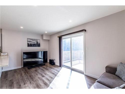 506 Lampman Place S, Woodstock, ON - Indoor Photo Showing Living Room