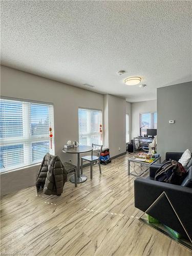 266-258B Sunview Street, Waterloo, ON - Indoor Photo Showing Living Room