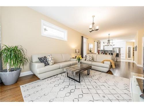 104 Challenger Avenue, Ayr, ON - Indoor Photo Showing Living Room