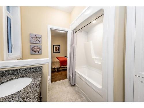 104 Challenger Avenue, Ayr, ON - Indoor Photo Showing Bathroom