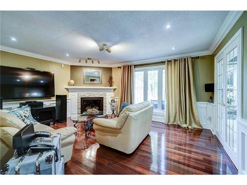 6 Osprey Court, Cambridge, ON - Indoor Photo Showing Living Room With Fireplace