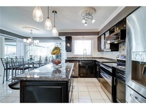 6 Osprey Court, Cambridge, ON - Indoor Photo Showing Kitchen With Upgraded Kitchen