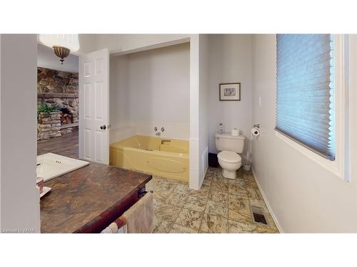 5339 Hwy 9 Highway, Clifford, ON - Indoor Photo Showing Bathroom