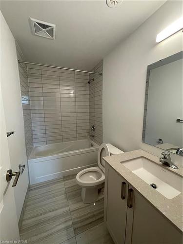162-1095 Douglas Mccurdy Drive, Mississauga, ON - Indoor Photo Showing Bathroom