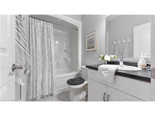 102 Snyder Avenue North Avenue, Elmira, ON - Indoor Photo Showing Bathroom