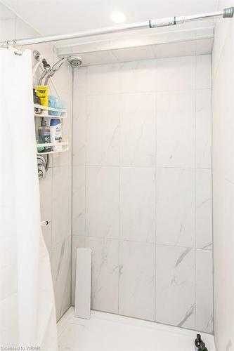 464 Hazel Street, Waterloo, ON - Indoor Photo Showing Bathroom