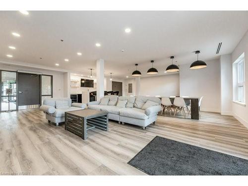 336-110 Fergus Avenue, Kitchener, ON - Indoor Photo Showing Living Room
