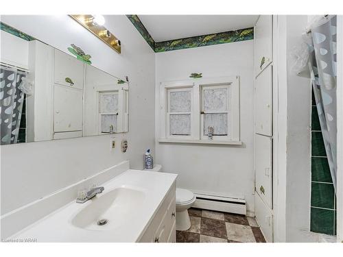 5685 Robinson Street, Niagara Falls, ON - Indoor Photo Showing Bathroom